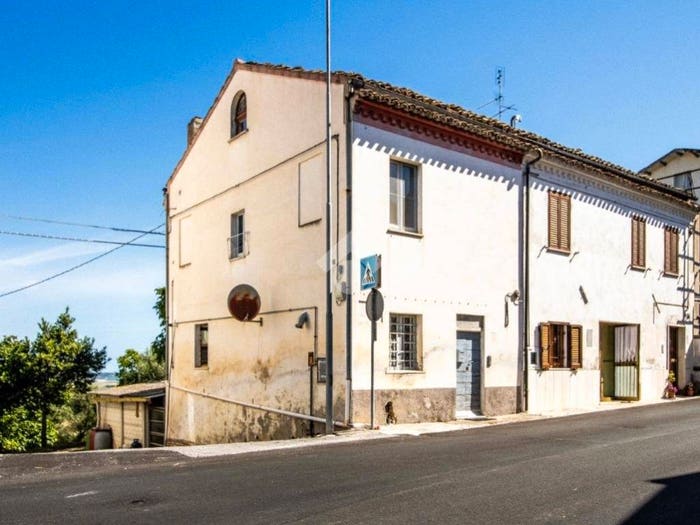 Casa con 5 locali in vendita in Via S Maria Apparente, Centro, Monte Urano