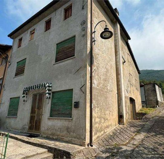 Casa con 6 locali in vendita in Strada Provinciale, Montaner, Sarmede