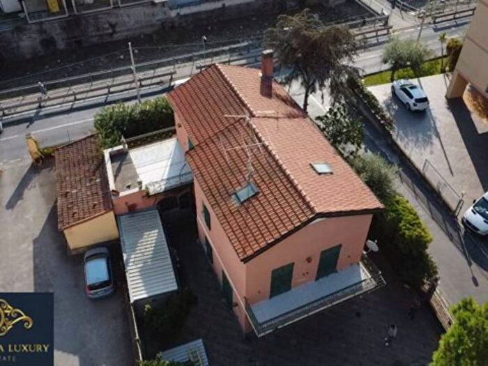 Casa con 6 locali in vendita in Via Pasteur snc, Due Strade, Bordighera