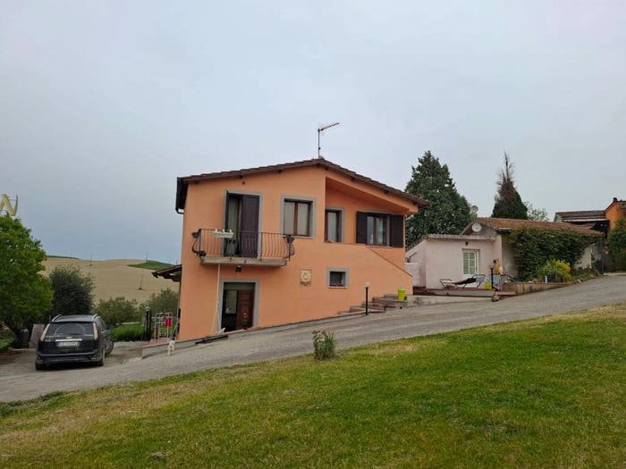 Casa quadrilocale in vendita in Strada delle Cavine e Valli, Chianciano Terme