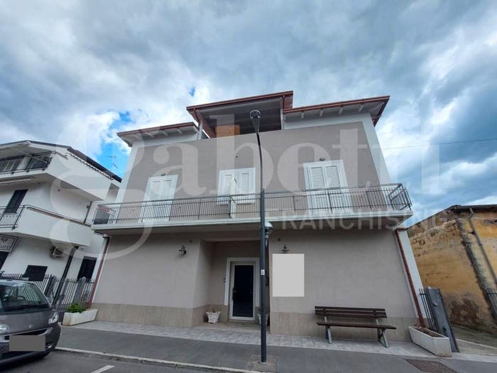 Casa con 6 locali in vendita in Viale Vittoria, Centro, Alba Adriatica