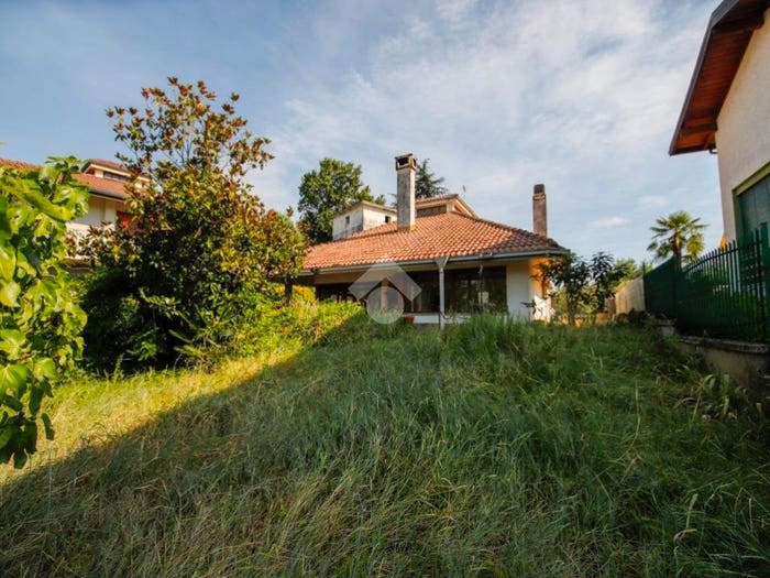 Casa con 5 locali in vendita in Via lessona, Rivarossa