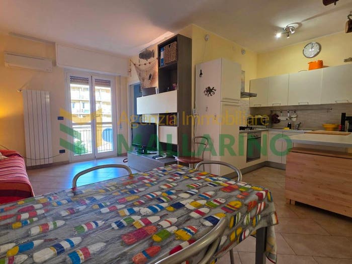 Appartamento trilocale in vendita in Vico Melogno, Centro, Finale Ligure