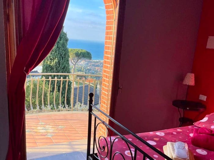 Casa con 6 locali in vendita in Zona Collinare, Bordighera