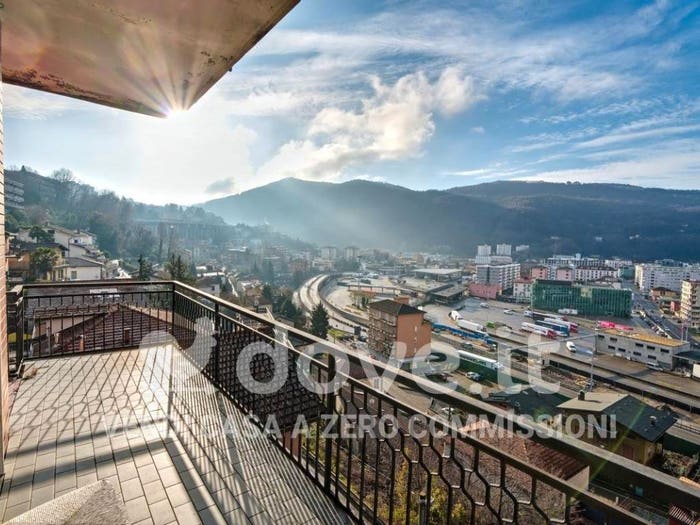 Appartamento trilocale in vendita in Via Gioacchino Rossini, Ponte Chiasso, Como