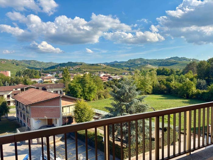 Appartamento quadrilocale in vendita in Via Settembre, Borgonovo, Neive
