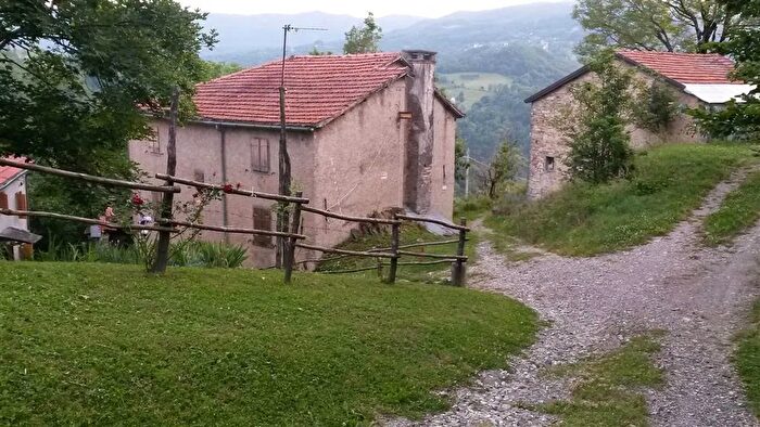 Casa con 8 locali in vendita in Frassinoro