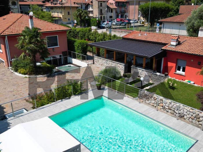 Casa con 6 locali in vendita in VIA GIROLA, Besano