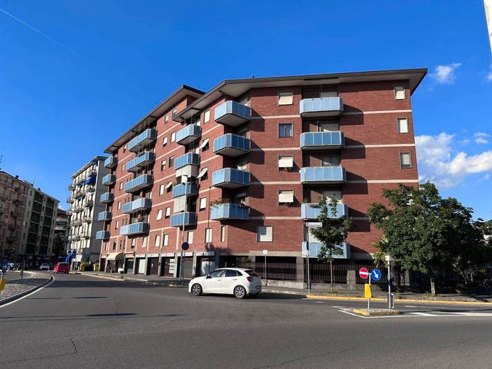 Appartamento trilocale in vendita in Piazzale San Giuseppe, Città Giardino, Pavia