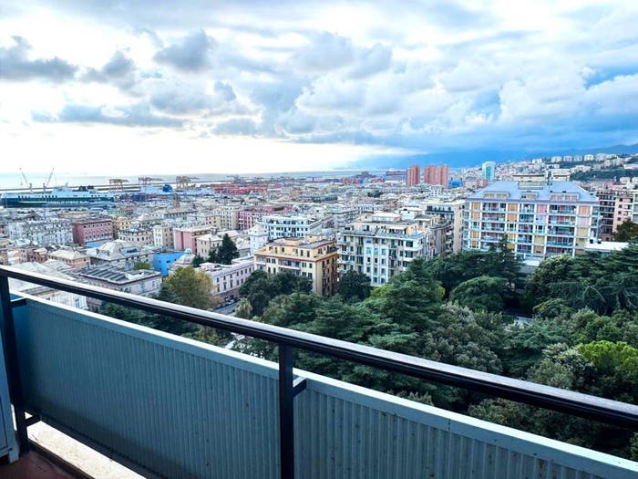 Appartamento trilocale in vendita in Via Giovanni Battista Botteri, Sampierdarena, Genova