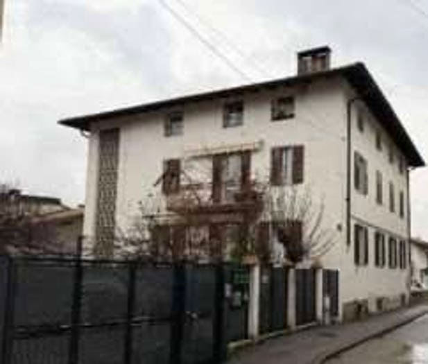 Appartamento quadrilocale in vendita in Frazione Lizzana via Piave, Zona Industriale Lizzana, Rovereto