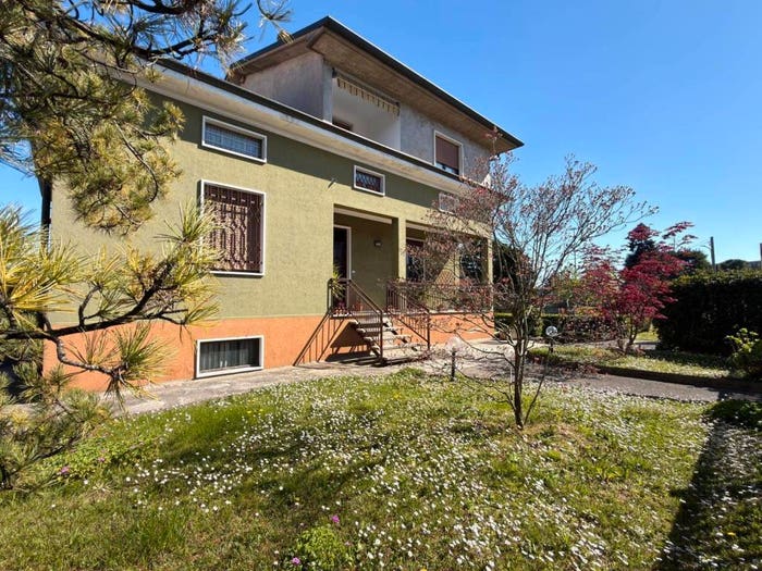 Appartamento trilocale in vendita in Via XXIV Maggio, Verano Brianza