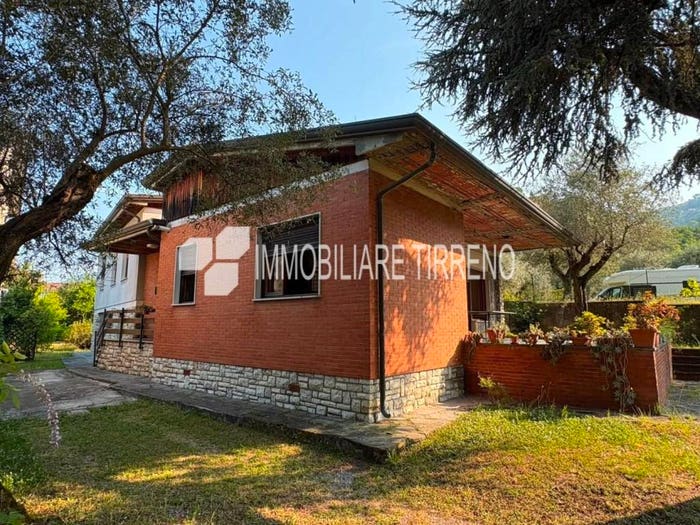 Casa con 6 locali in vendita in Via Ponticello Sud, Centro, Massa