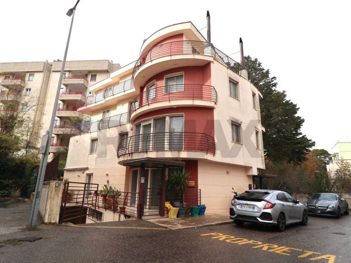 Casa con 6 locali in vendita in Centro, Matera