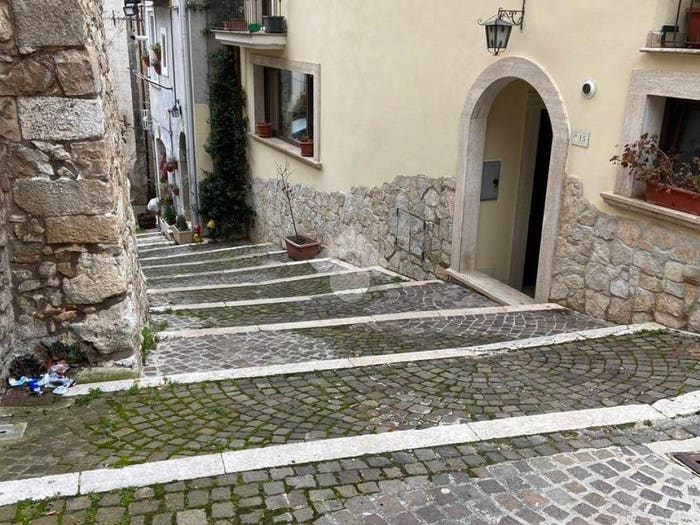 Appartamento monolocale in vendita in indipendente Via De Letis, Centro, Castel di Sangro