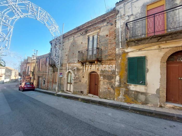 Casa con 6 locali in vendita in Piazza Maria SS Visitazione, Centro, Pace del Mela