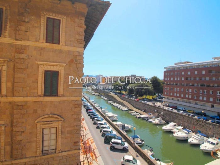 Appartamento con 5 locali in vendita in Scali d'Azeglio, Via Grande Piazza della Repubblica, Livorno