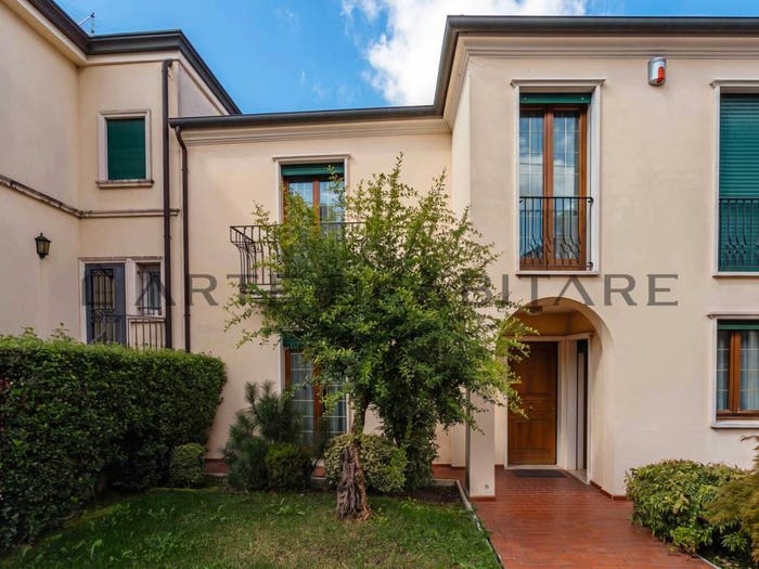Casa con 6 locali in vendita in Via Belfiore, Porta Trento, Padova