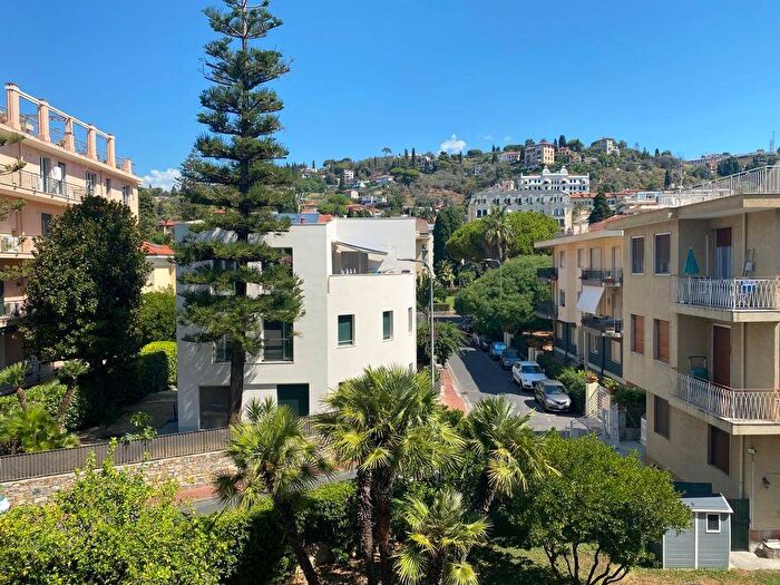 Appartamento quadrilocale in vendita in Via Maggio, Centro, Bordighera