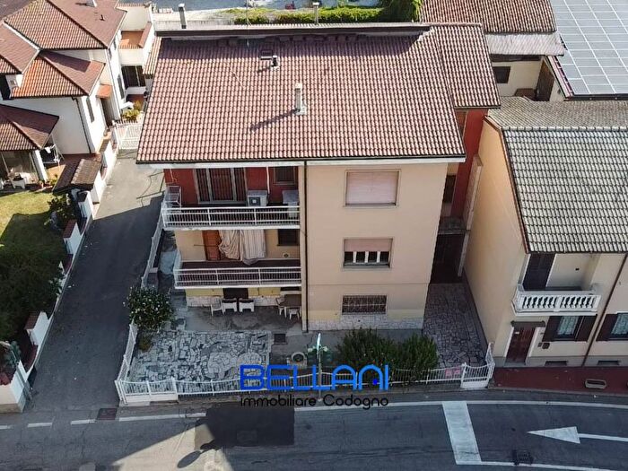 Appartamento con 5 locali in vendita in Via Umberto I, Centro, Guardamiglio