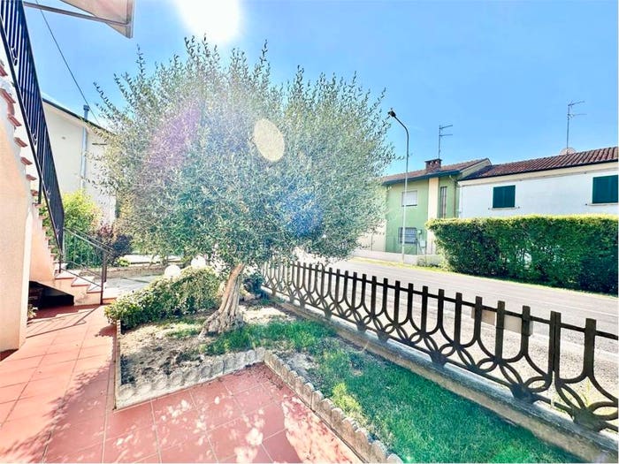 Appartamento con 6 locali in vendita in Appto di mq in bifamiliare con mansarda, Lavezzola, Conselice