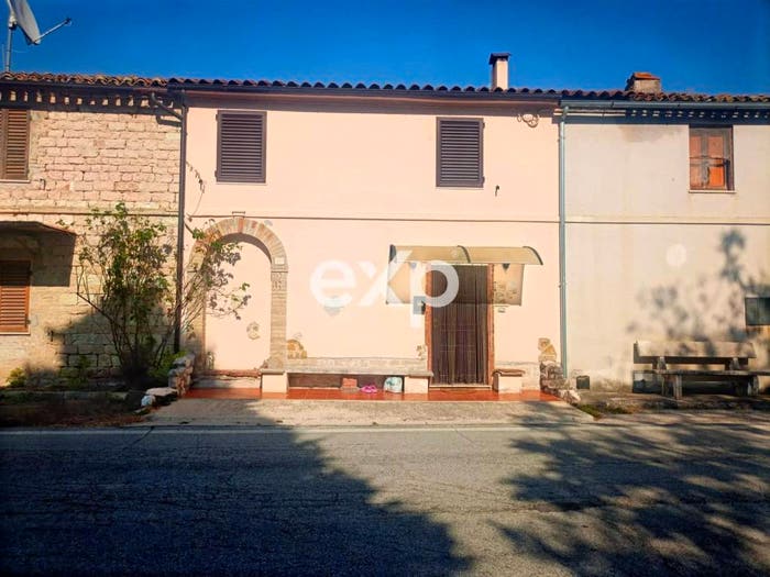 Casa trilocale in vendita in Frazione Cartoceto, Pergola