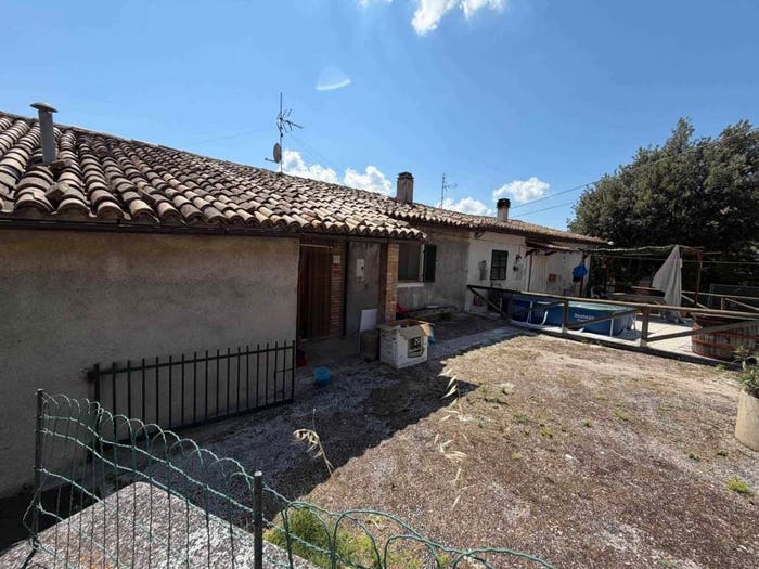 Casa quadrilocale in vendita in Camerino