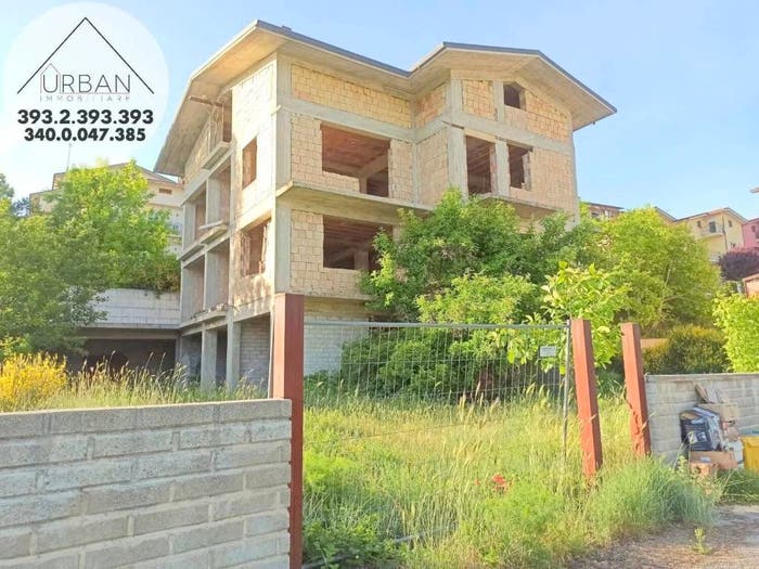 Casa con 6 locali in vendita in Via Pellicciotti Tito, Torretta Torrione, L'Aquila
