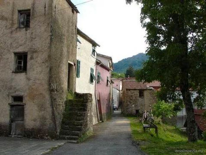 Casa quadrilocale in vendita in Via Trieste, Maissana