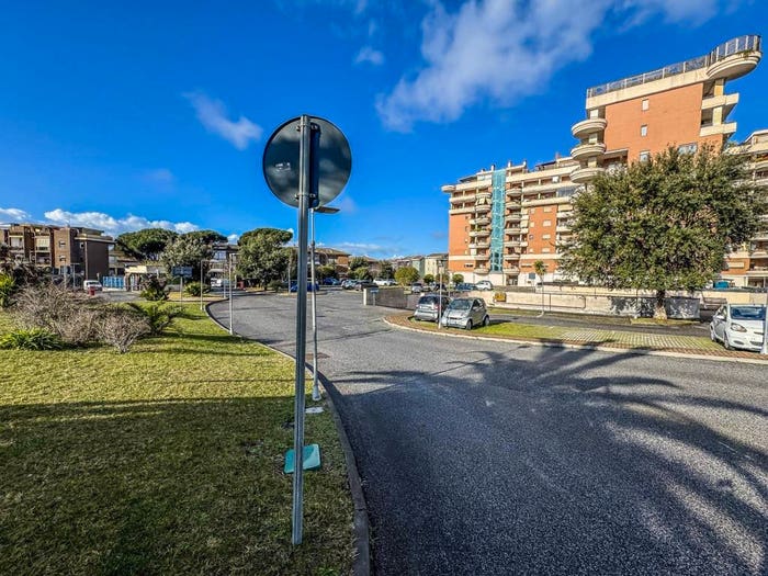 Appartamento trilocale in vendita in Via di Acilia, Acilia, Roma