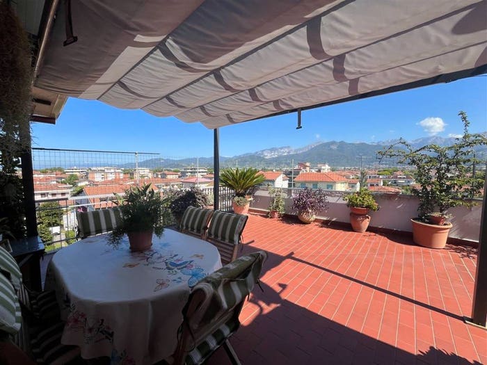 Casa con 5 locali in vendita in Via Casamicciola, Marina di Massa Centro, Massa