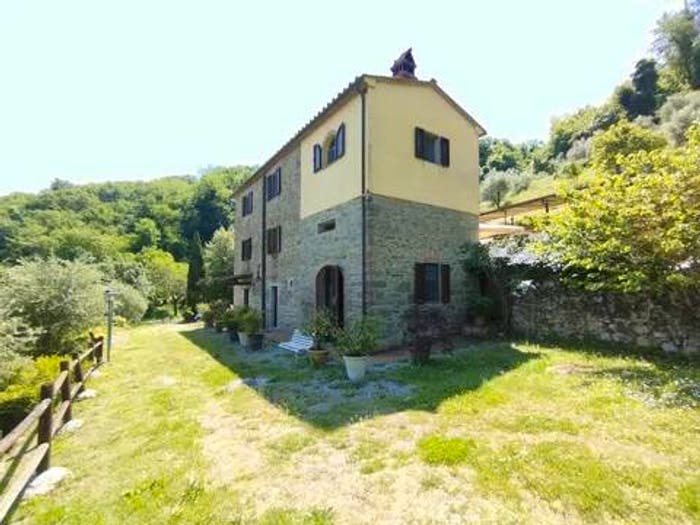 Casa con 6 locali in vendita in Via Carraia, Quarrata