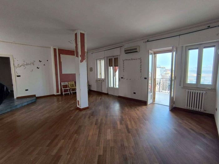 Casa con 6 locali in vendita in via Imbriani, Bisceglie