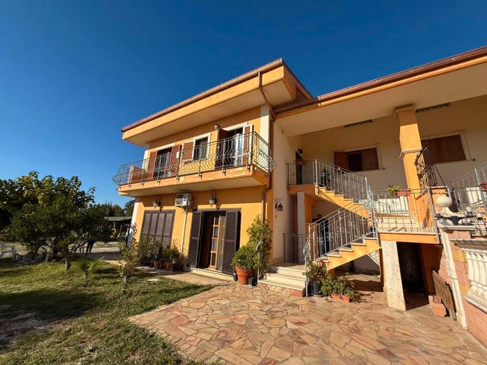 Appartamento con 5 locali in vendita in Via della Vite, Cogna, Aprilia