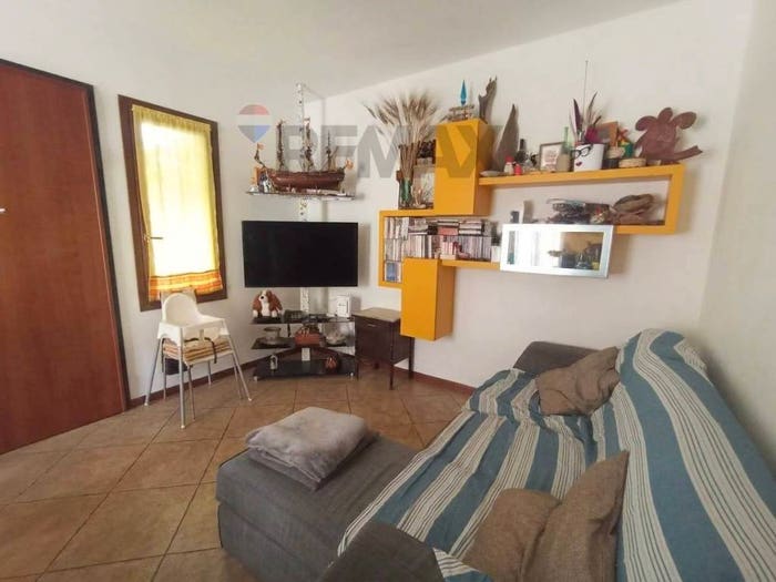 Casa con 6 locali in vendita in Santa Lucia, Uzzano