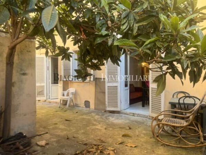 Appartamento con 6 locali in vendita in Calzabigi, Livorno