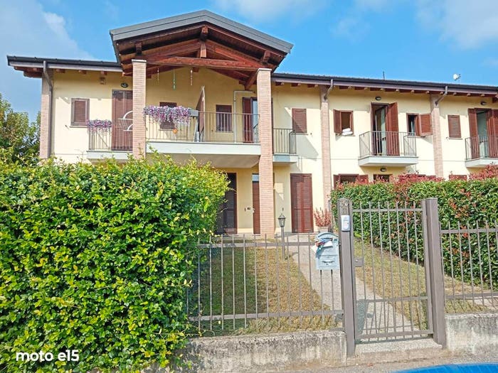 Casa quadrilocale in vendita in Via Motta, Ternate