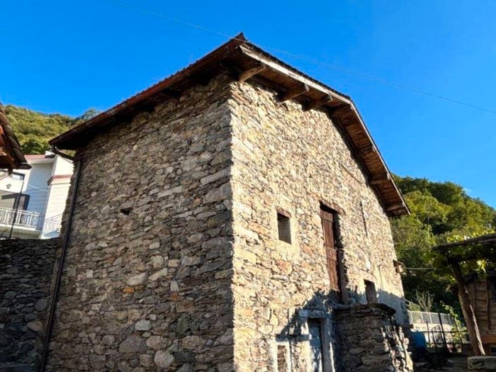 Casa bilocale in vendita in Via Villa, Centro, Verceia