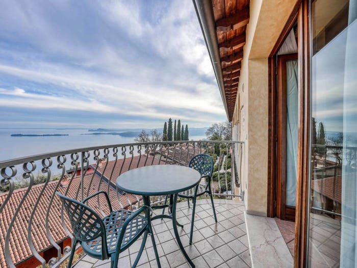Appartamento quadrilocale in vendita in Via Panoramica, Gardone Riviera