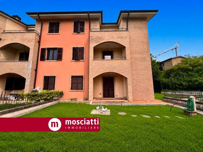Casa con 6 locali in vendita in Frazione Collina, Castelraimondo