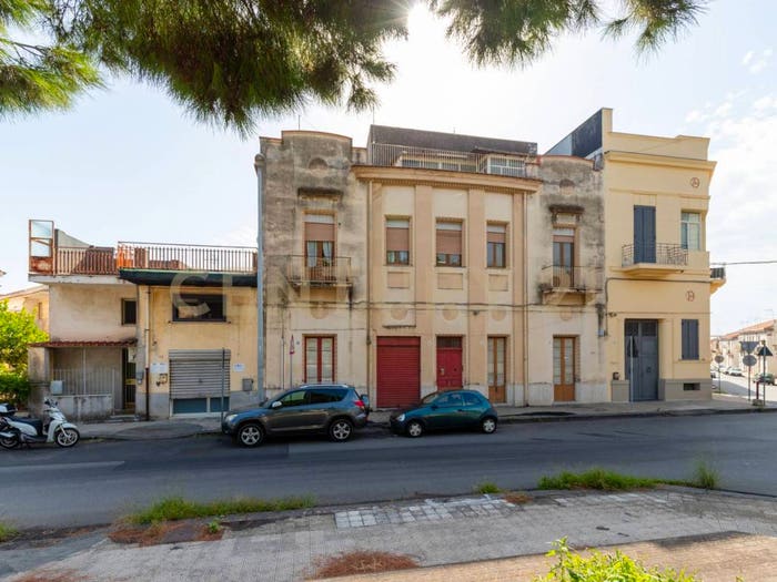 Casa con 6 locali in vendita in piazza novembre, Centro, Mascali