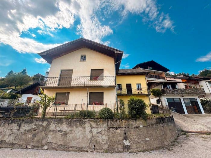 Casa con 6 locali in vendita in Via pezzè, Pezzé, Lamon
