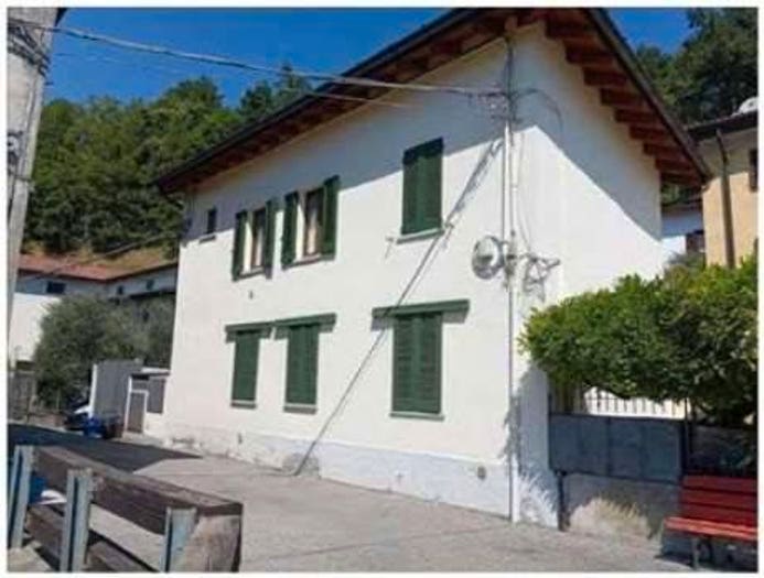 Appartamento trilocale in vendita in Via Roma, Centro, Casalzuigno