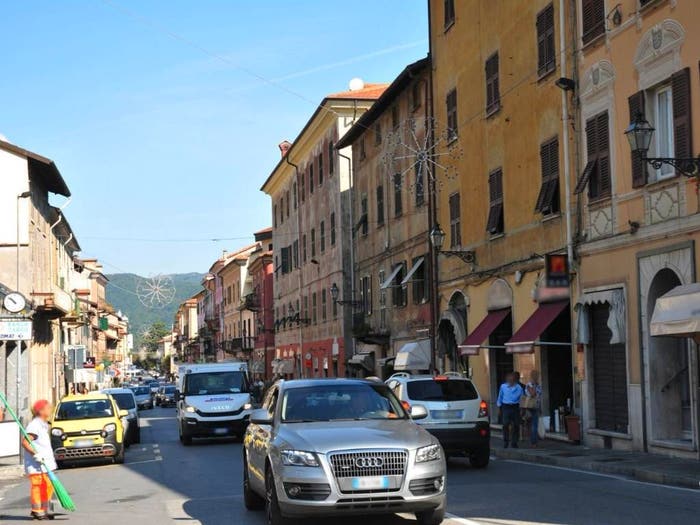 Appartamento con 6 locali in vendita in Via Vittorio Veneto, Centro, Busalla