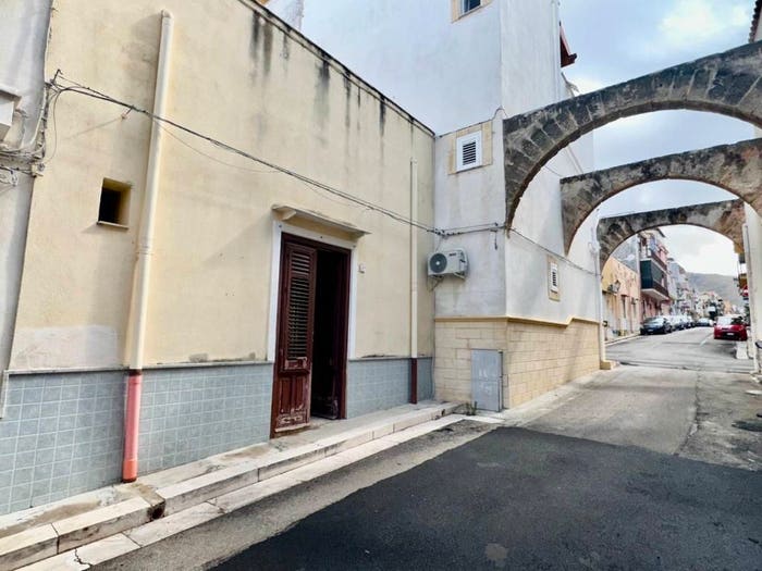 Casa trilocale in vendita in Via Messina, Centro, Terrasini