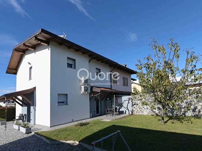 Casa con 6 locali in vendita in via campoformido, Centro, Pasian di Prato