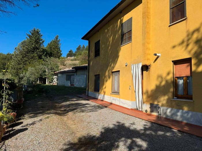 Casa con 6 locali in vendita in Chiusi
