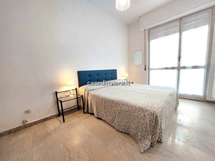 Appartamento trilocale in vendita in Piazza Assereto, Centro, Loano