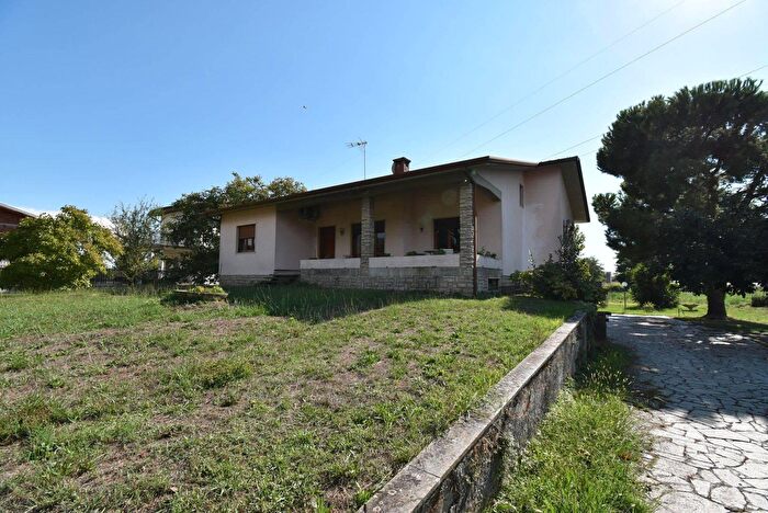 Casa con 8 locali in vendita in Via Vitale, Seravezza