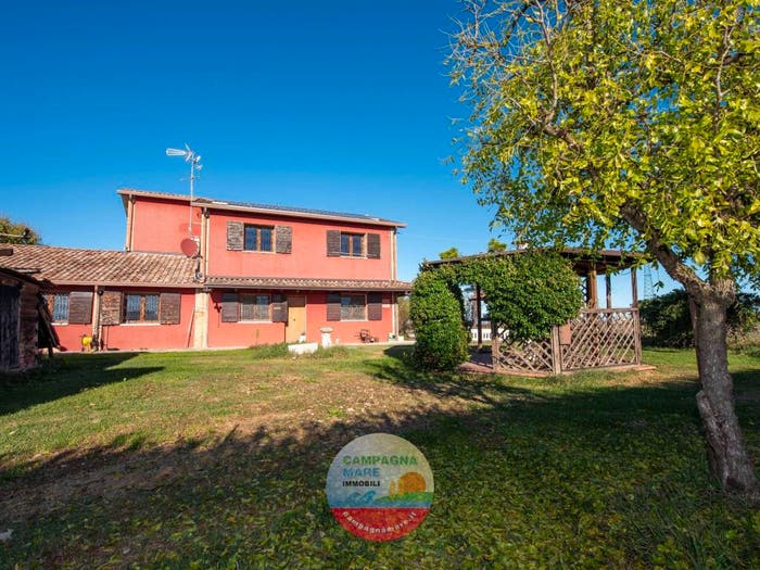 Casa con 6 locali in vendita in Piazza Unità d'Italia, Centro, Jolanda di Savoia